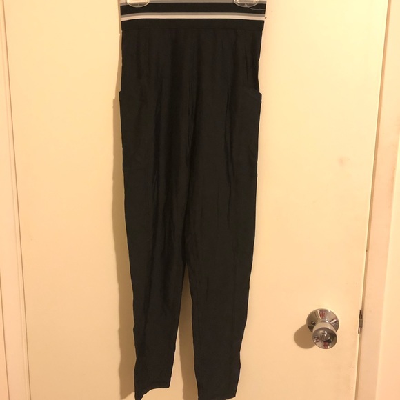 2/$50 NWT AERIE Black Pocketed Leggings - Picture 5 of 5